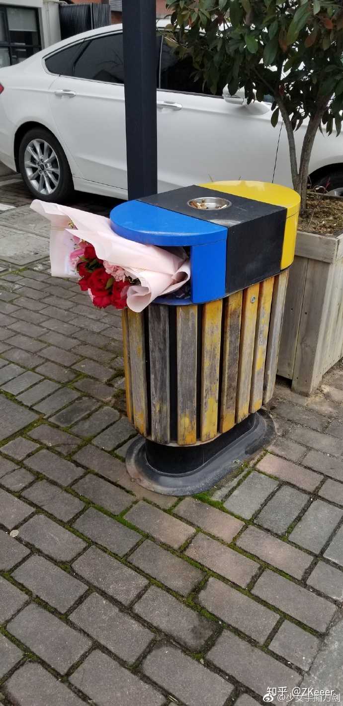 今天,连垃圾桶都会收到花
