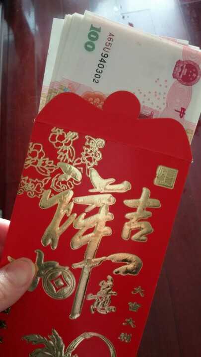 娱乐功能大于听歌功能的智能(智障)音箱, 很适合放在家里陪妈妈玩.