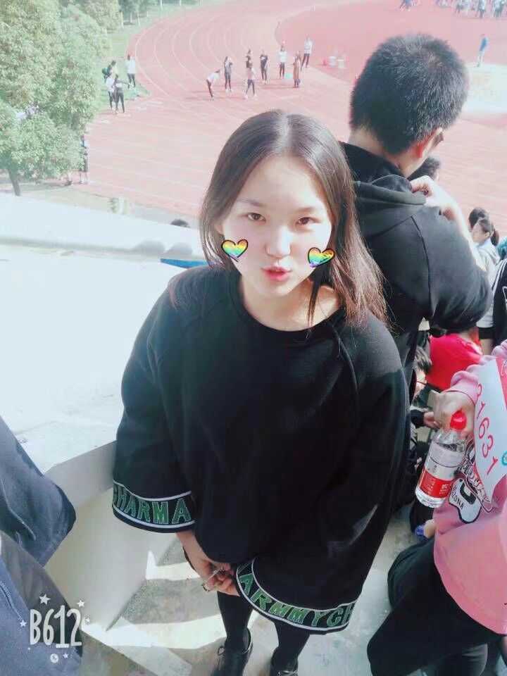 小姐姐能不能爆一爆十几岁时的照片,女大真的会十八变嘛?