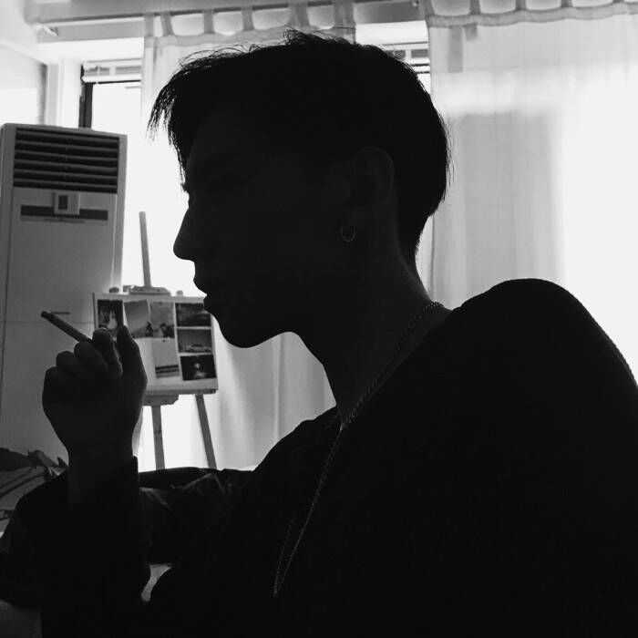 要比较不容易看出来的情侣头像,怕父母看到,有没有推荐的,谢谢啦,mua?