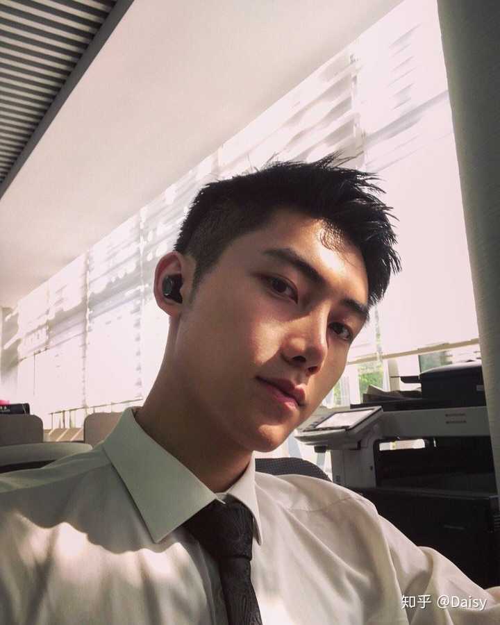 你见过的最好看的男生长什么样子?