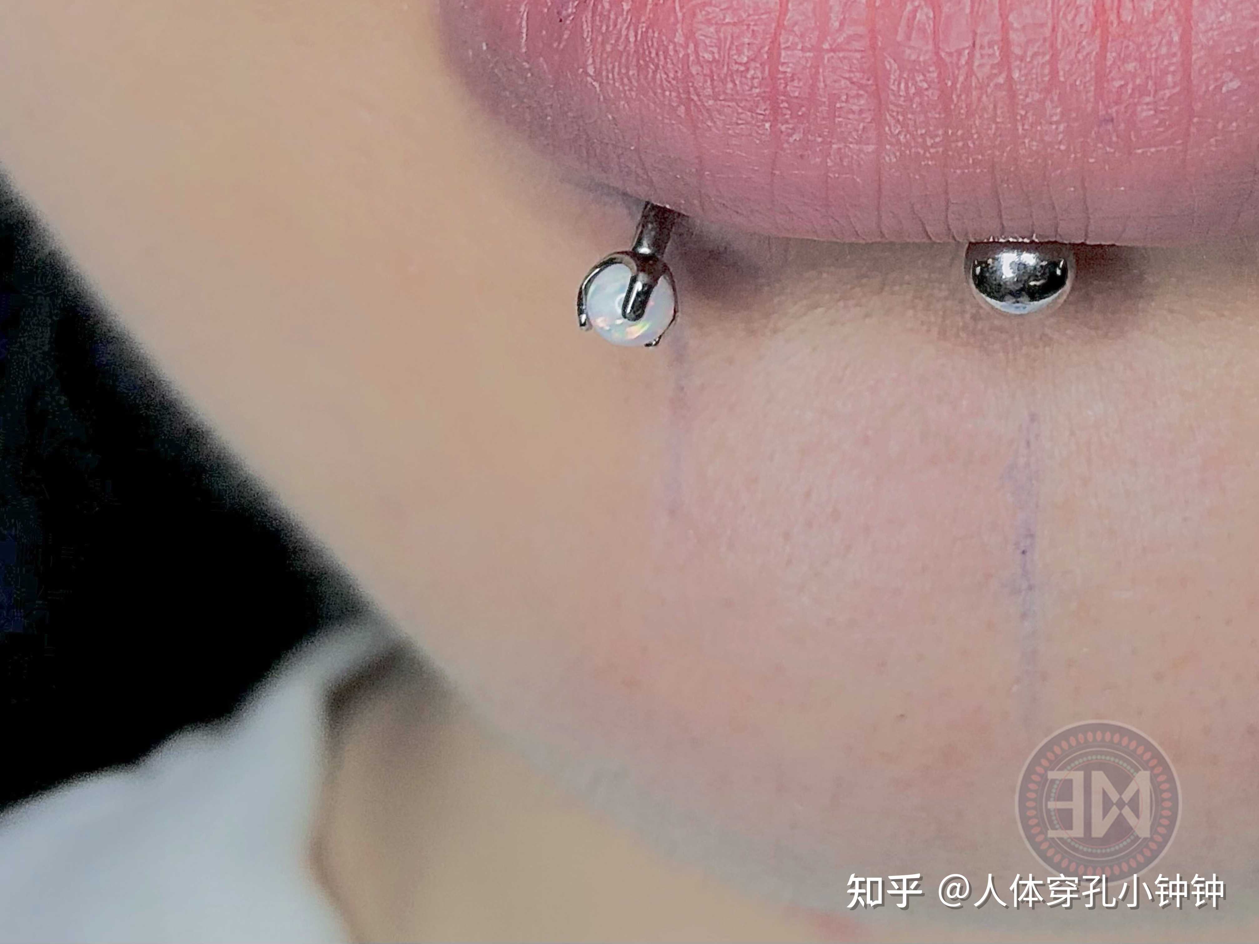 人体穿孔小钟钟 的想法: #snakebitespiercing# #唇钉