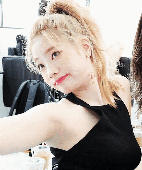 jisoo 也可以说是四代神颜了啊啊啊 有人多黑jisoo宝的业务能力但绝