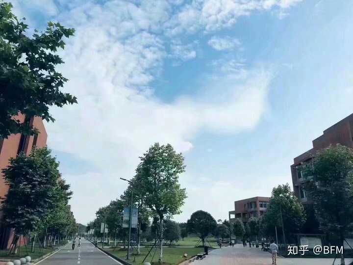 湖北师范大学文理学院学校环境和宿舍条件怎么样?