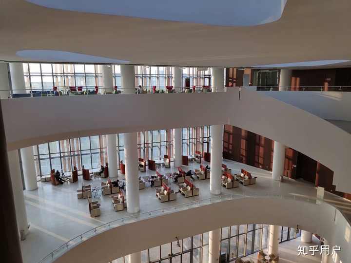 上海科技大学的图书馆或教室环境如何?是否适合上自习