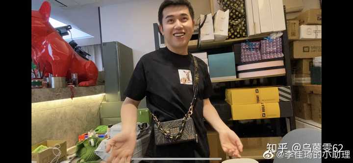 如何评价李佳琦小助理付鹏的颜值?
