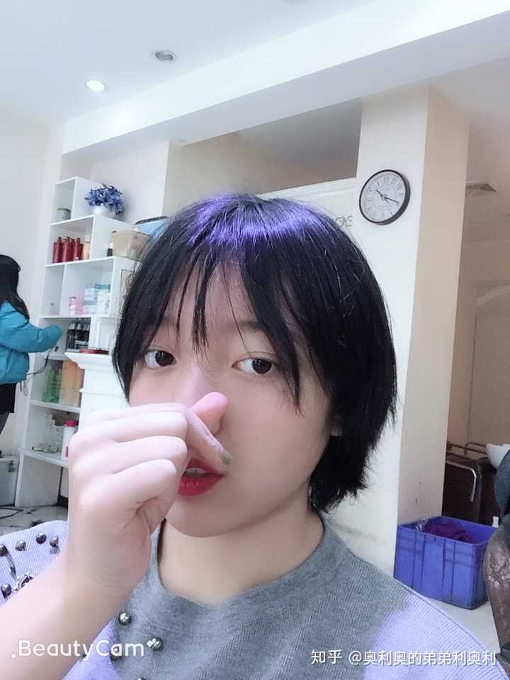 为什么剪了短发之后就不想留长了?