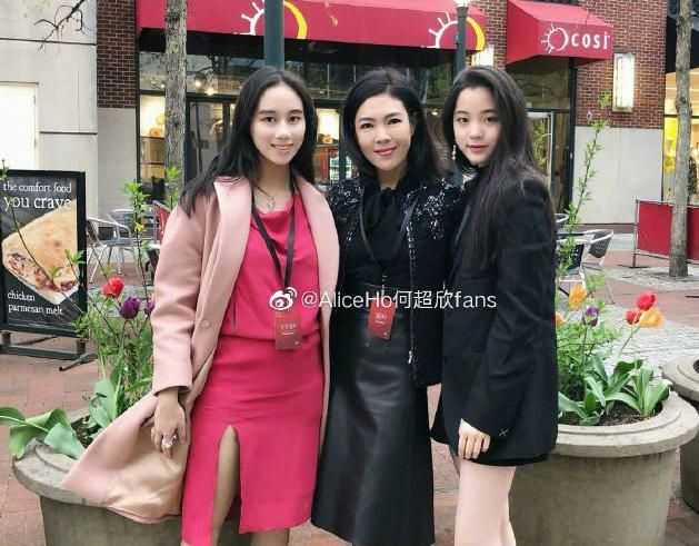 我觉得每个女生或者更应该想成为何超欣(赌王最小女儿)99年的 身高170