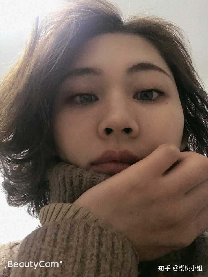 所谓五官和谐并不要求每个五官都有多精致,强调整体性,整体看上去会