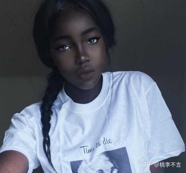 证明了穿白色衣服不是只有肤色白的女生才好看