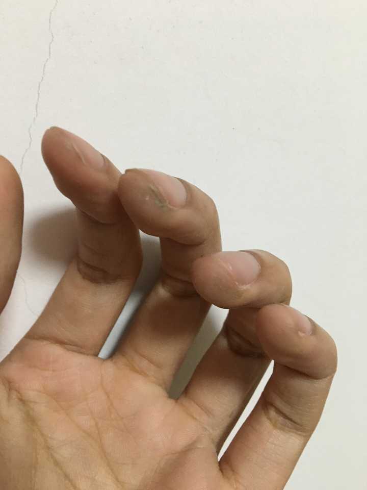 我想看看弹吉他的手 是不是都很秀气那种?