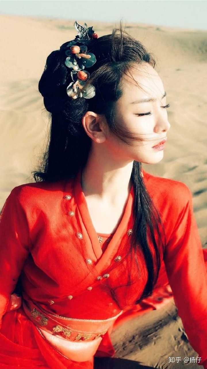 你心目中穿红衣最美的男女明星(电影电视剧造型)?