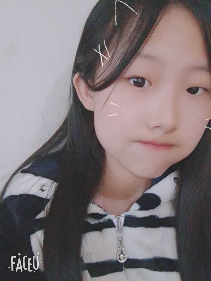 有没有高度近视也漂亮的女孩子呀?