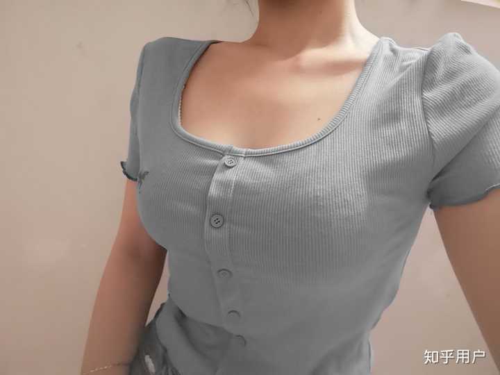 请问和大胸女生谈恋爱是什么感受?