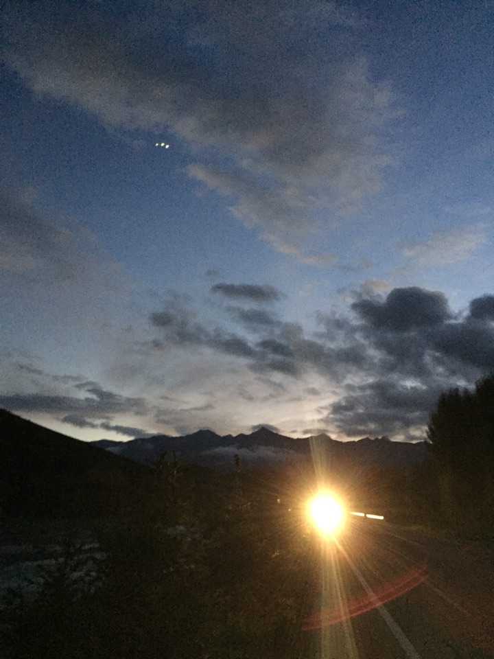 我有晨跑的习惯,经常天不亮就起床跑步,但是高原反应真的太可怕了