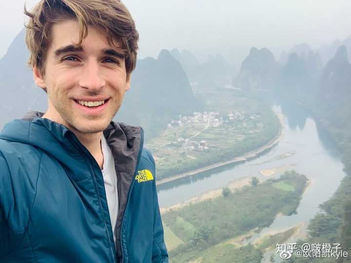 补非正以前期的时候,对这个爱笑的大男孩印象很深.