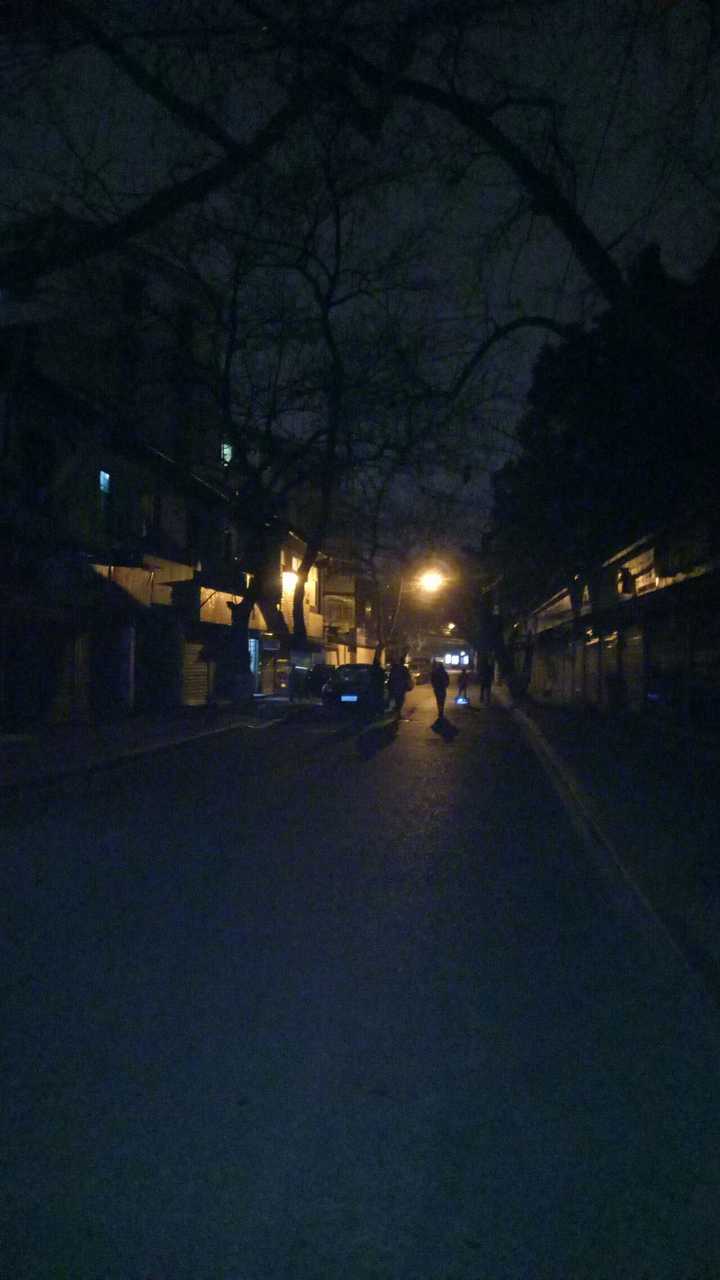 家边上的大路,摄于9月初的18:42,静静地做一个路人