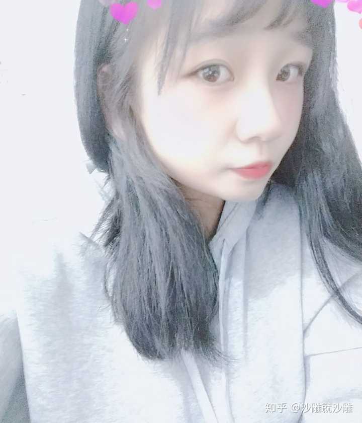 如果一个女生qq空间和微信朋友圈都没发过自己的自拍