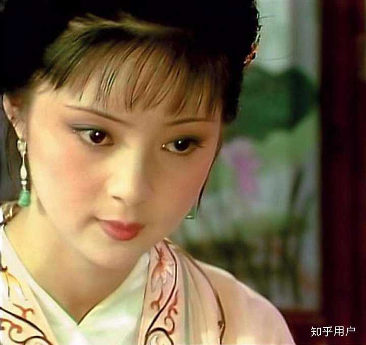 最近想看一下台湾华视版的《红楼梦》~~ 黛玉是张玉嬿演的,这长相真的