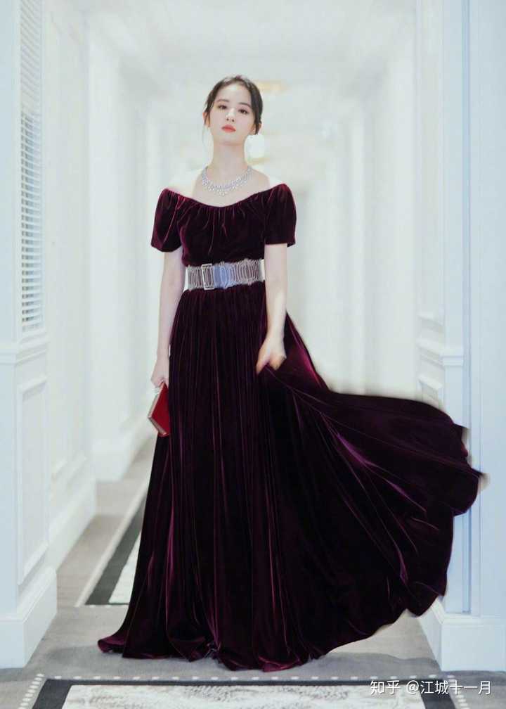 大家有存的让你觉得惊艳的女明星礼服图吗?