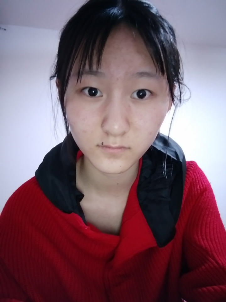 纯素颜未p图 脸上豆子清晰可见 不是美女但是五官端正吧嘿嘿