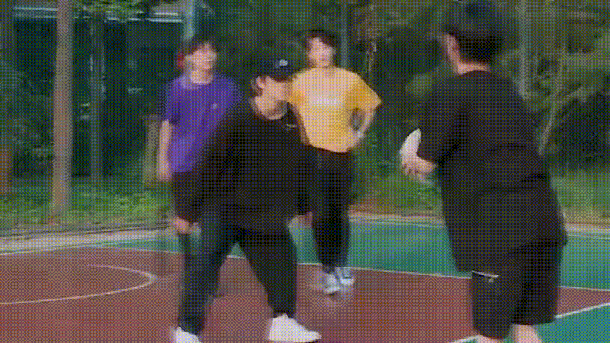 那段时间手受伤了 他啥都会  会dj会rap会跳舞会空翻会唱歌还会打篮球