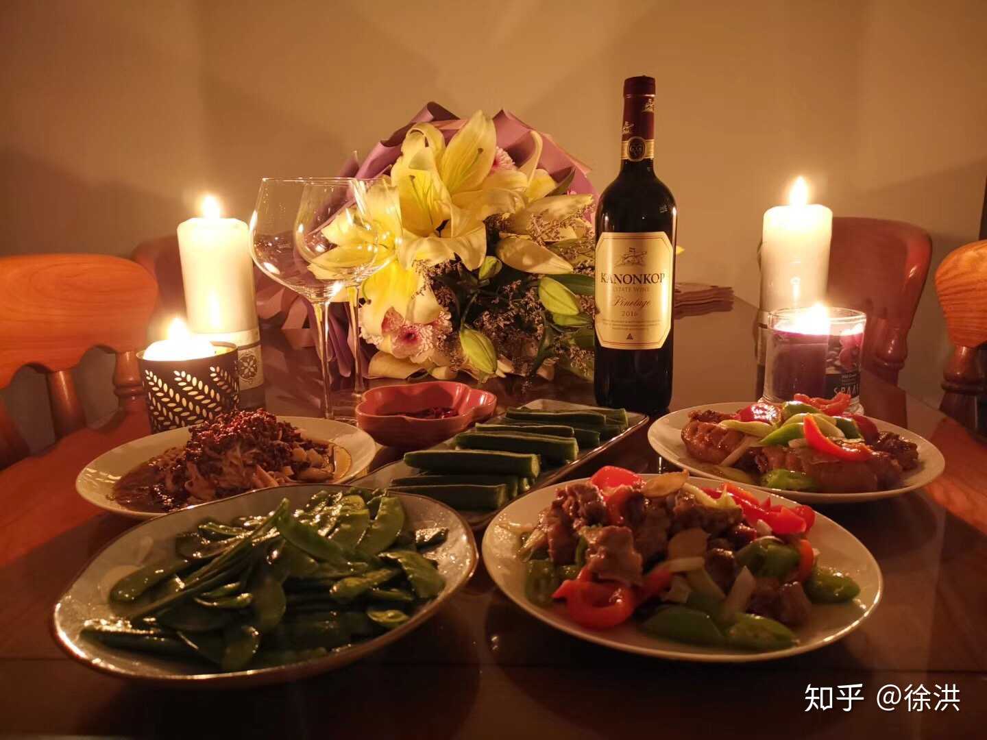 两周年结婚纪念日!花了半天准备的烛光晚餐,红酒配美人,哈哈哈