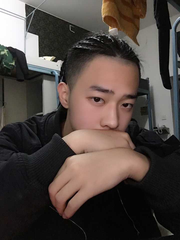 男大学生发型有什么推荐?