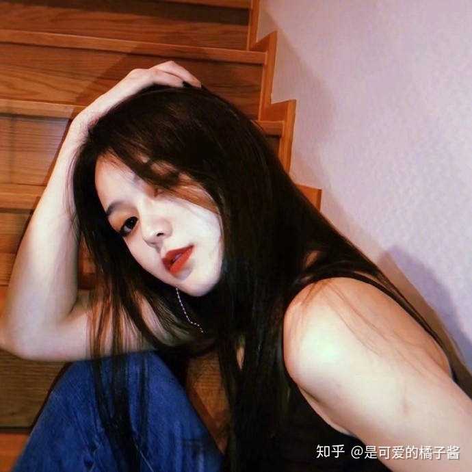 有没有那种性冷淡风又有点a的壁纸或者女生头像?