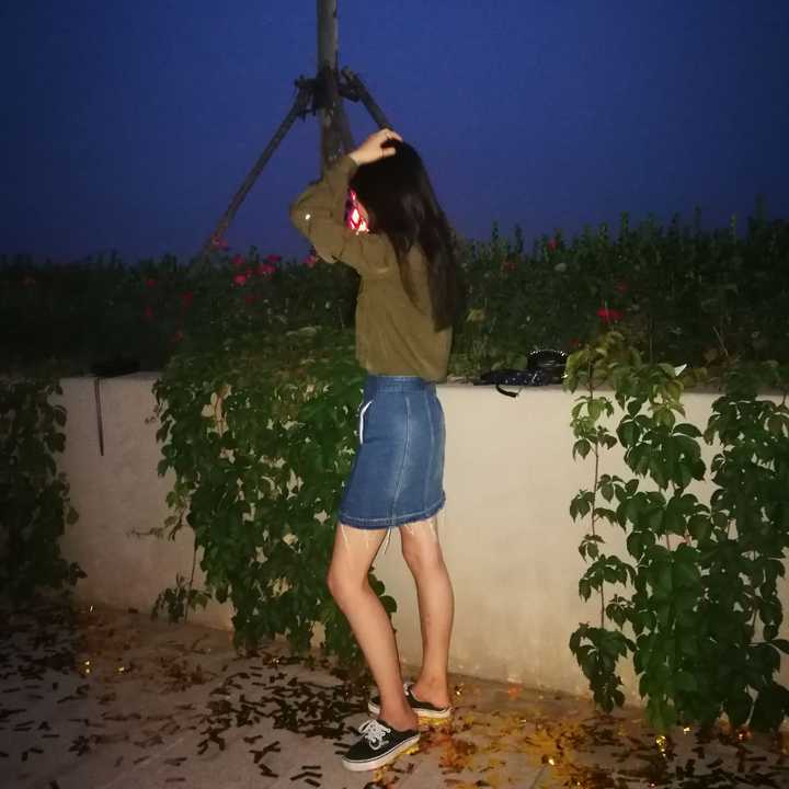 朋友长了一张好看的脸 但是身材简直差到不要不要的 没有全身照 就有