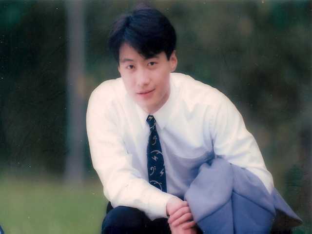 所以就去找她年轻的电影看,翻到了一部她和成龙主演的电影"城市猎人"