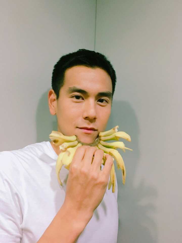 彭于晏有哪些照片可以用来作头像?