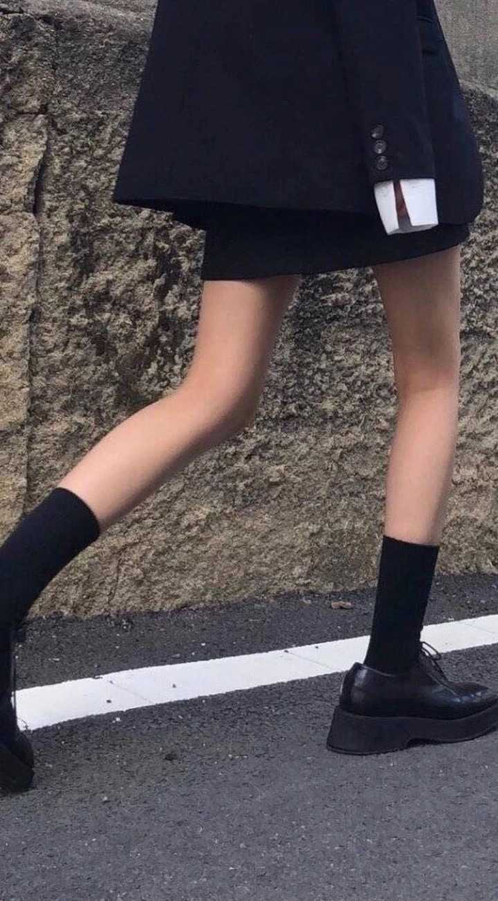 能不能分享一些好看的腿的图片来当壁纸激励自己减肥?