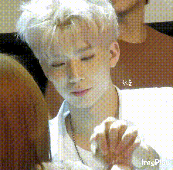 在车银优李泰容金路云这三个韩国新一代神颜中你认为的颜值排序以及