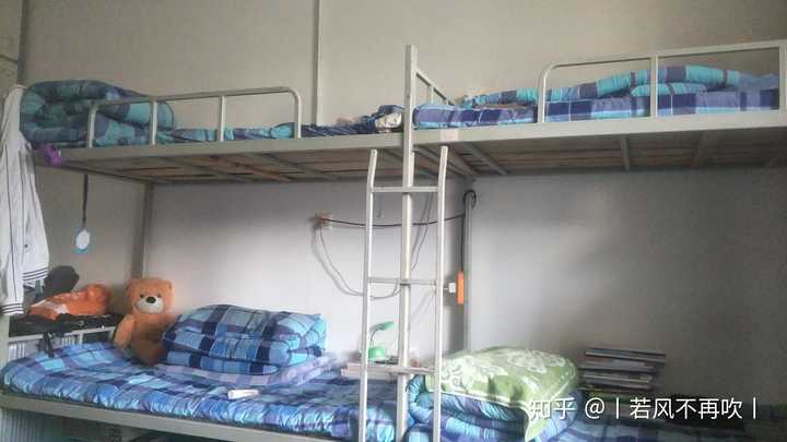 兰州财经大学陇桥学院的宿舍条件如何?校区内有哪些生活设施?