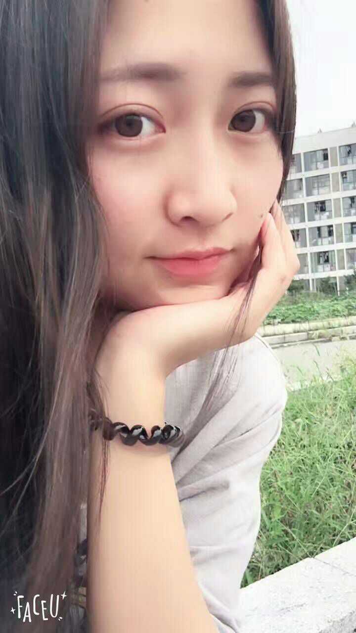 大学同学,典型的江南小美女.