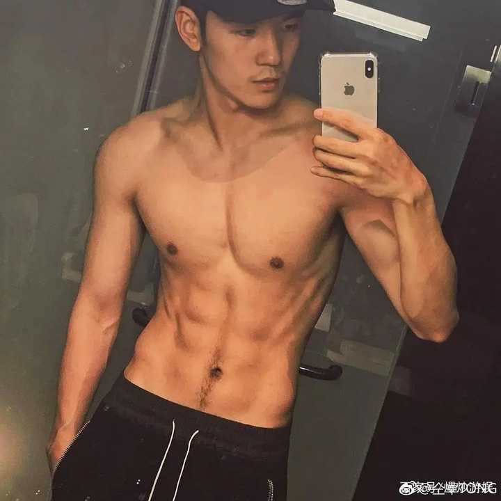 哪些男明星有好看的腹肌?