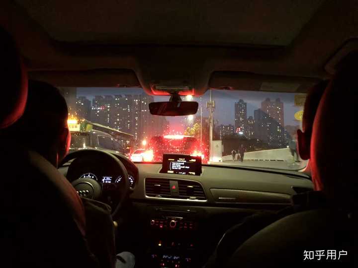 然后就继续怎么回来,怎么回去了,让你们看看大广州的下班高峰期场景吧
