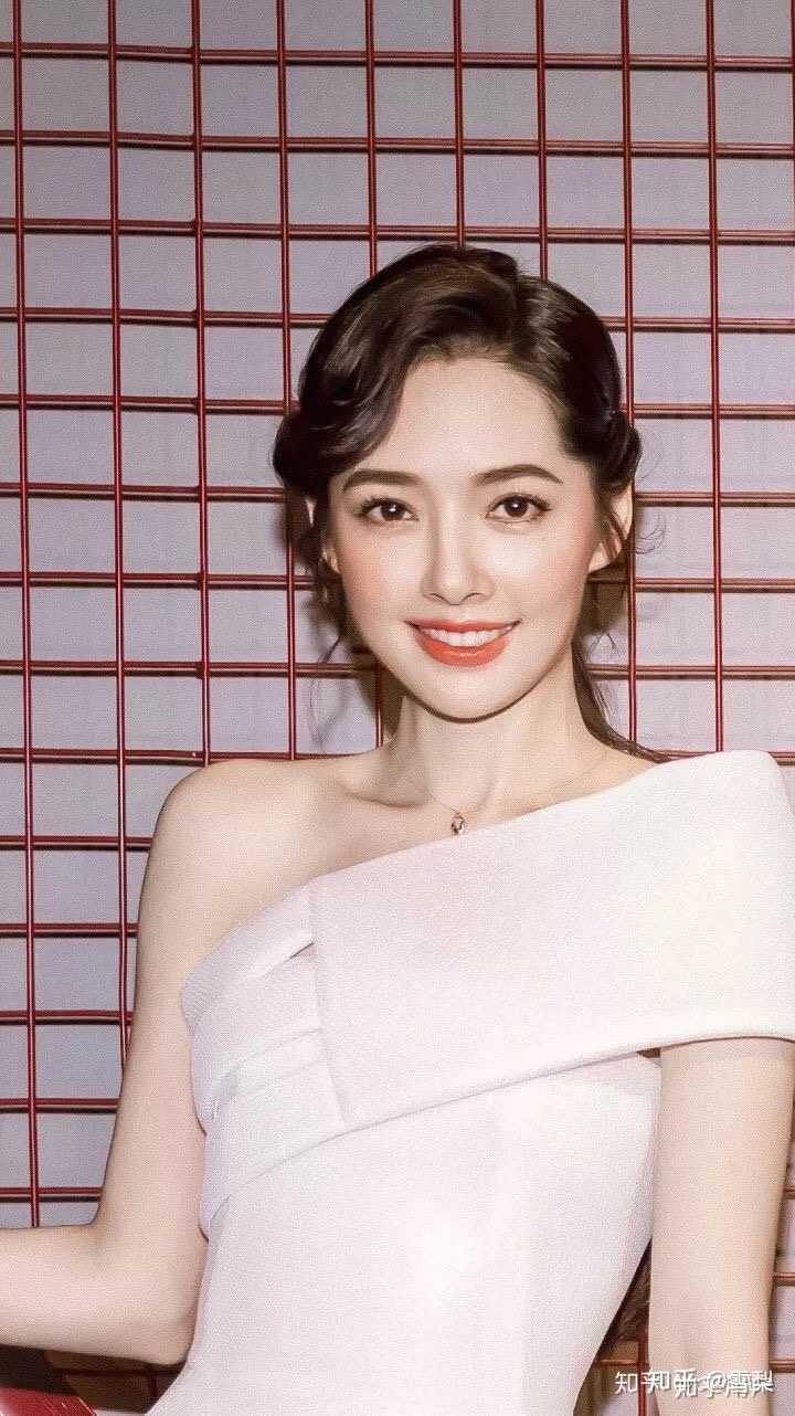 如何评价郭碧婷的长相?