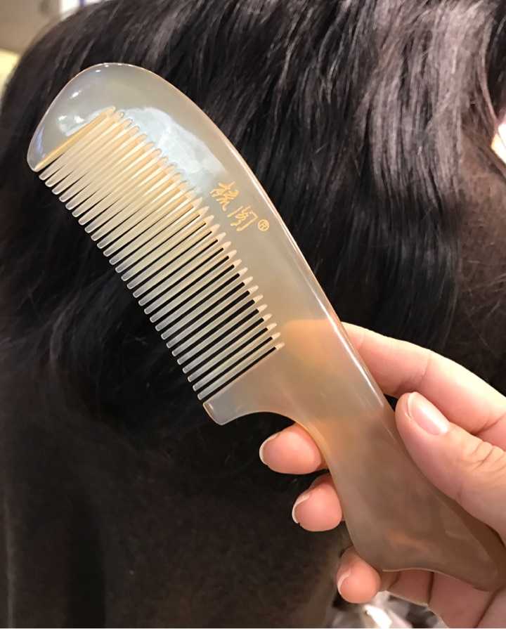 如何辨别真假牛角梳?