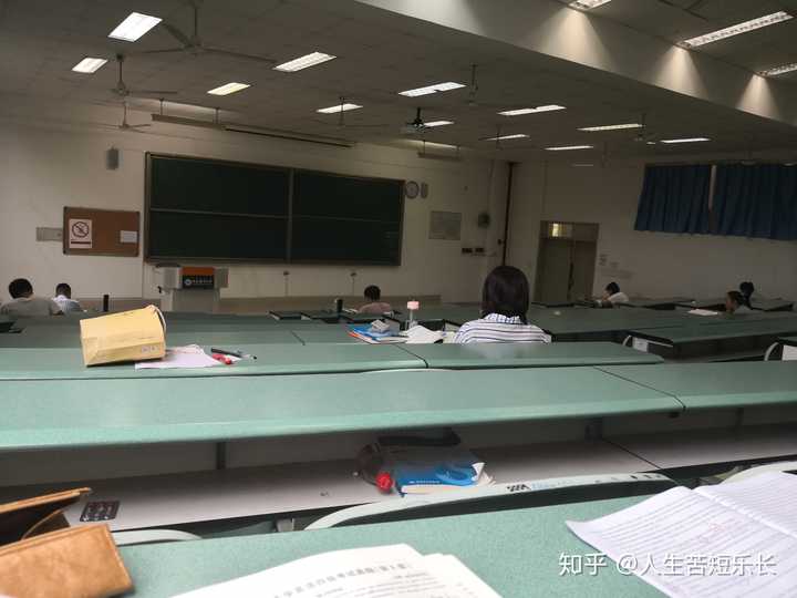 重庆医科大学的宿舍条件如何?校区内有哪些生活设施?