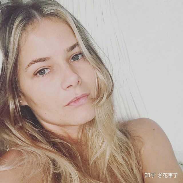 芙娃家的是女儿嘻嘻 ,就带带女儿,日子过得很滋润,平常走一些巴西本土