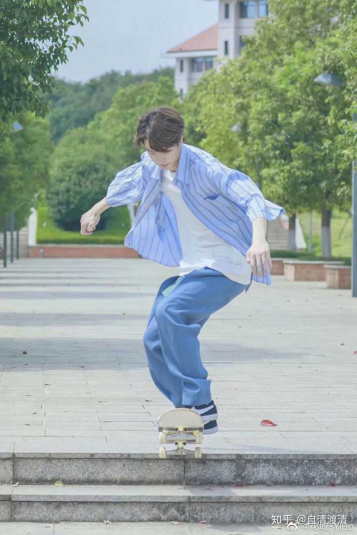王一博这类男孩子是怎么想的,为啥不跟女孩子讲话,要怎样跟他聊起来?