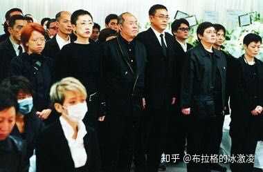 图一为张国荣葬礼上的梅艳芳