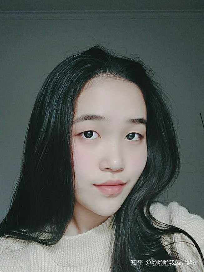 身边有没有单眼皮塌鼻梁还好看的女生?