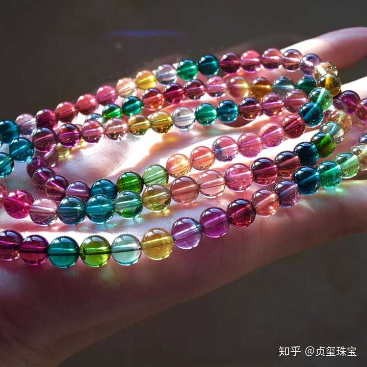 喜欢珠宝的朋友可以关注我. 下面说说碧玺的颜色分类