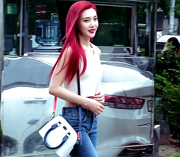 somi妹妹怎么还没出道,据说2018下半年jype有女团出道节靠?