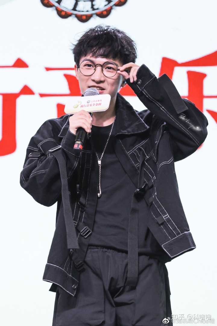 有没有周深超级可爱的照片呀~?