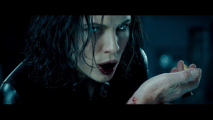 如何评价电影《黑夜传说5:血战 》(underworld: blood