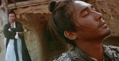 梁朝伟在演《色戒》时,有一幕是搂着汤唯走过街,原本一遍过.